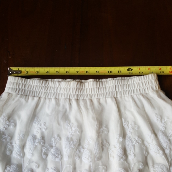 17:09 - GUESS Embroidered Mesh Lace Skirt - Picture 3 of 14